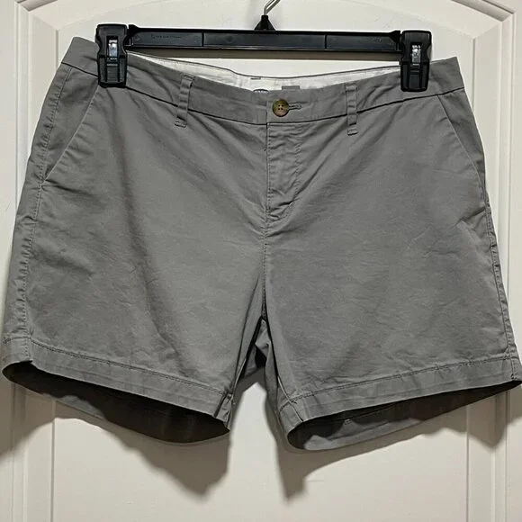 Y2K Preppy Old Navy Size 6 5" Grey Mid Rise Chino Casual Shorts - Picture 2 of 9